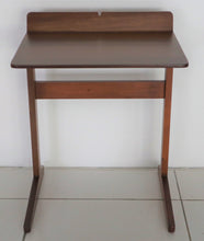 Load image into Gallery viewer, Addi 22 Sofa Desk